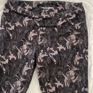 Soft Surroundings leggings in black and greys print.